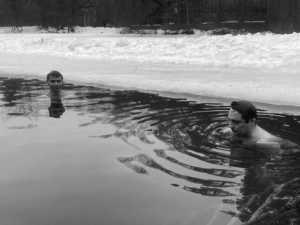 Холодовые испытания в проруби Клуба моржей Серебряного Бора
